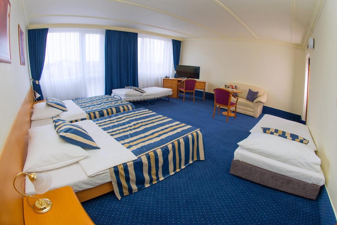 Top Hotel Praha Esterno foto