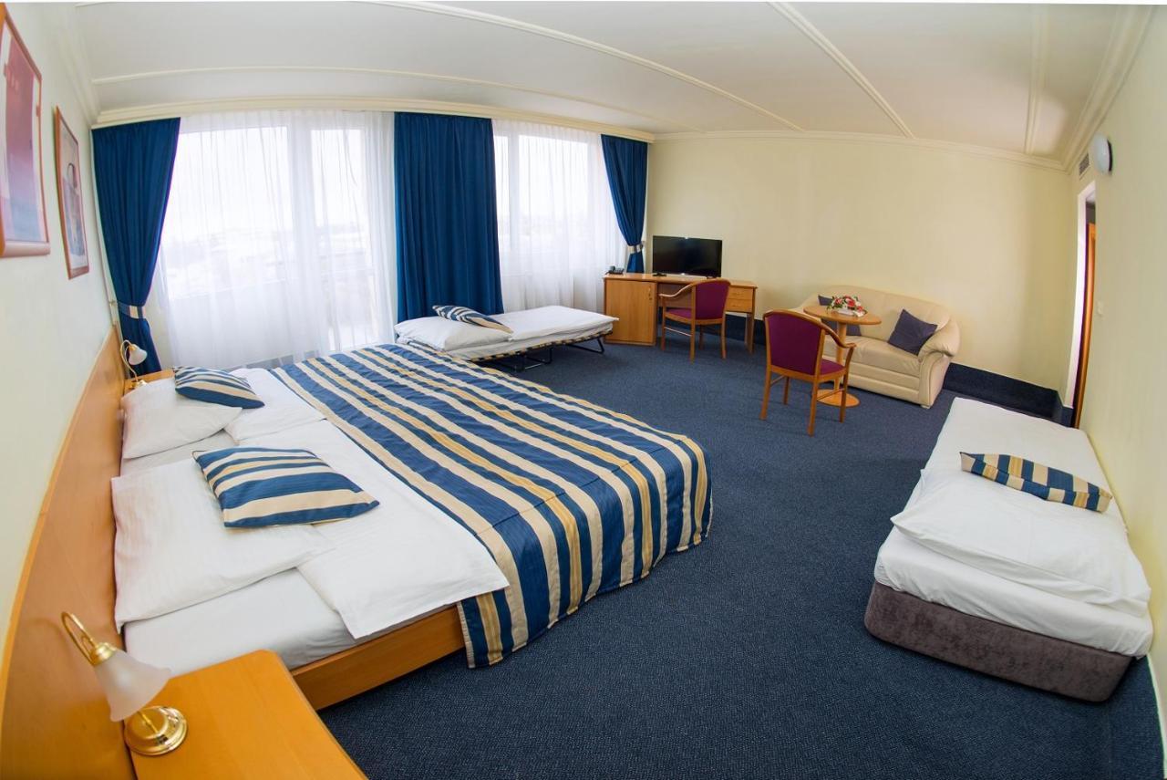 Top Hotel Praha Esterno foto