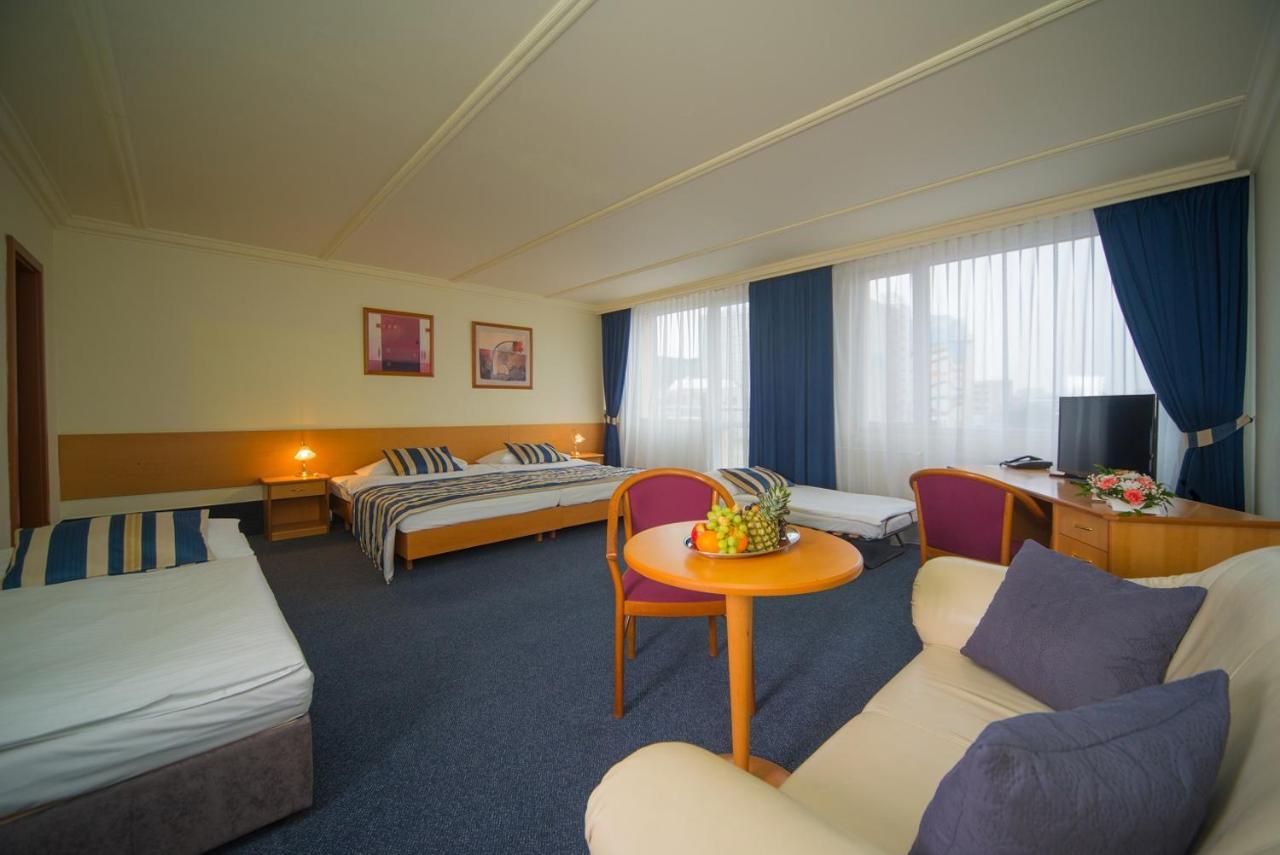 Top Hotel Praha Esterno foto