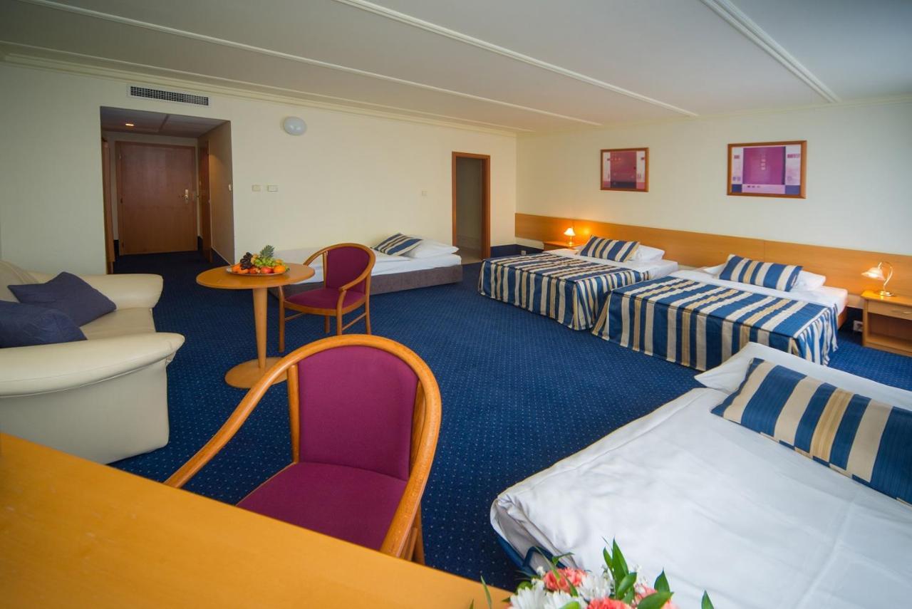 Top Hotel Praha Esterno foto