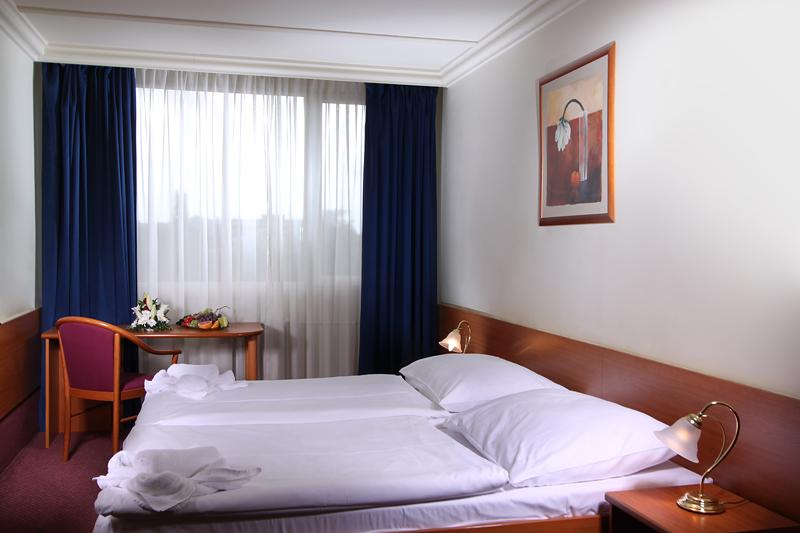 Top Hotel Praha Esterno foto