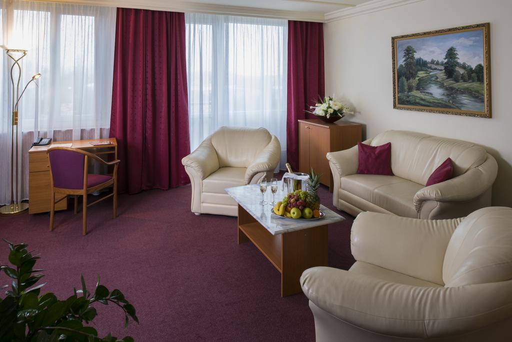 Top Hotel Praha Esterno foto