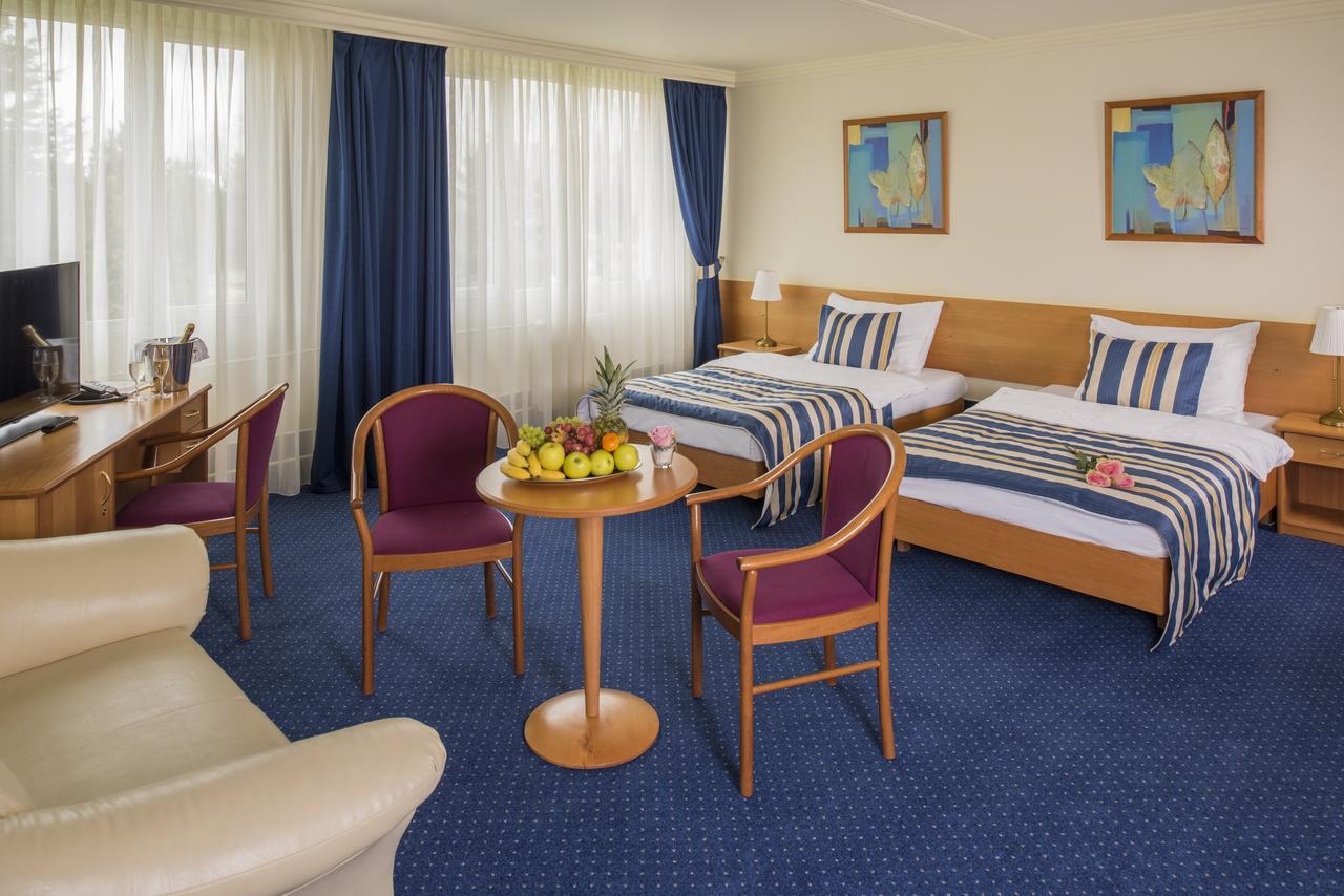 Top Hotel Praha Esterno foto