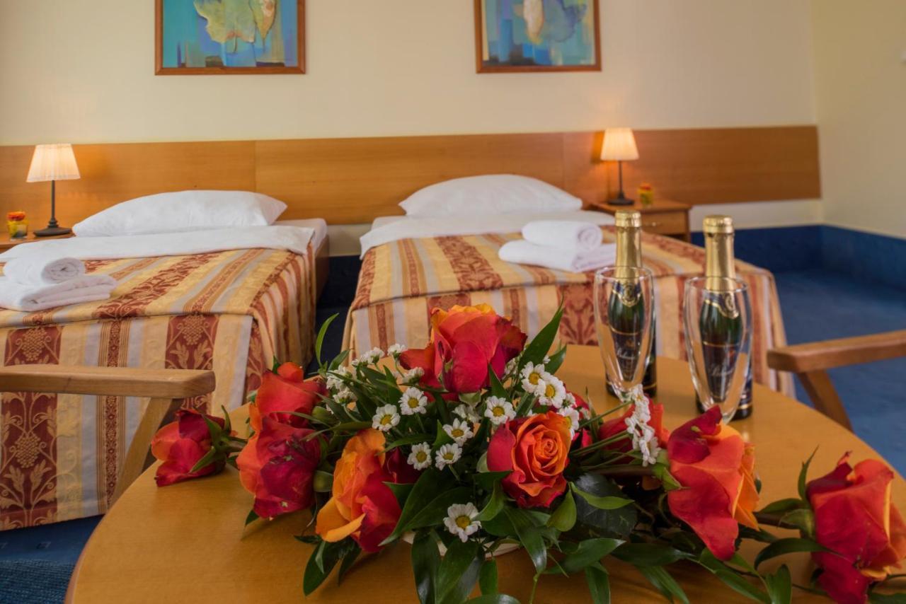 Top Hotel Praha Esterno foto