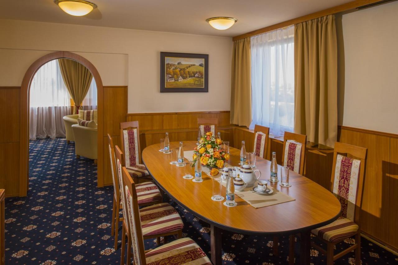 Top Hotel Praha Esterno foto