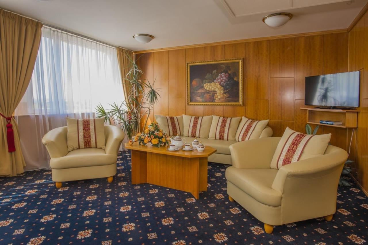 Top Hotel Praha Esterno foto